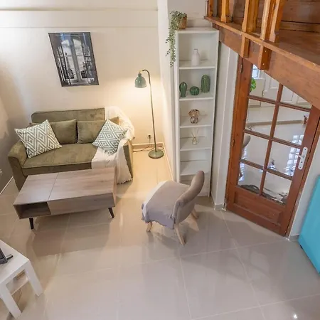 Urban Nest Apartment *